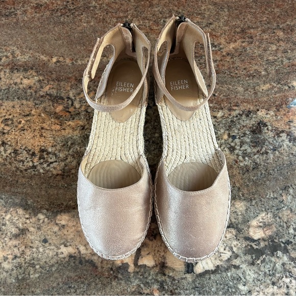 NEW $140~Eileen Fisher~LALA Gold Leather Ankle Strap Espadrille Flats~8/8.5 - Picture 3 of 11